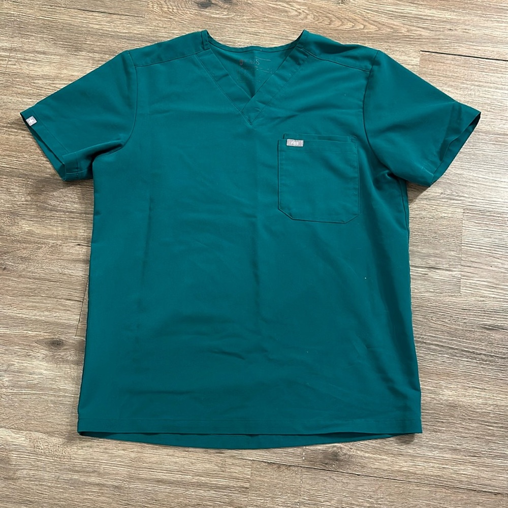 Figs men's Leon FM1500 green scrub top EUC size medium tech collection 3 pocket